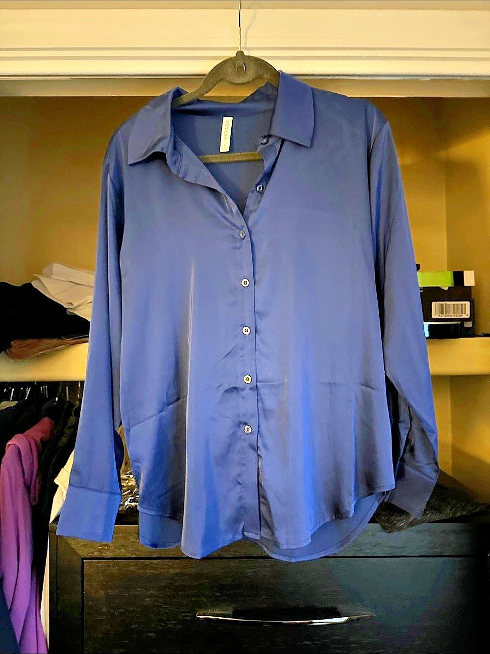 ZENANA Button Down Shirt in Blue Size Large Like New